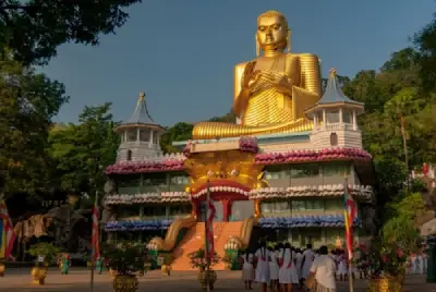 
			Sigiriya - Dambulla - Kandy (ca. 90 km)
			